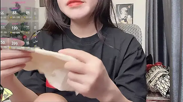 Snapshot of Berrysweet_68 chatting on 02/12/25, 01:37 Berrysweet 68 online show from 02/12/25, 01:37