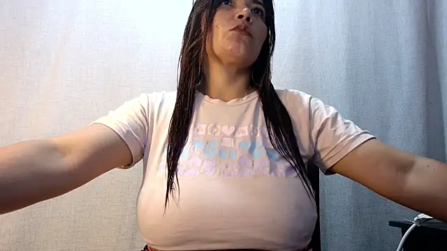 Snapshot of tara_rios chatting on 05/08/26, 01:44 tara rios online show from 05/08/26, 01:44