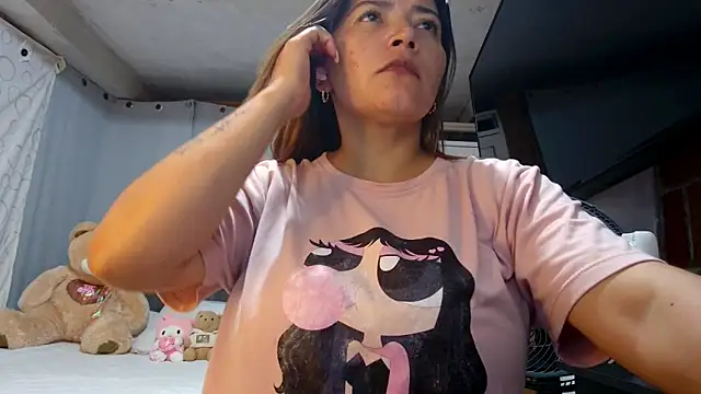 Snapshot of tara_rios chatting on 05/20/26, 12:28 tara rios online show from 05/20/26, 12:28
