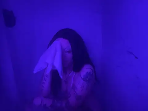 Snapshot of tatted-bitty chatting on 02/11/25, 06:01 tatted-bitty online show from 02/11/25, 06:01