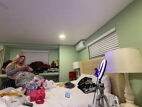 Snapshot of tatted-bitty chatting on 03/21/25, 03:01 tatted-bitty online show from 03/21/25, 03:01