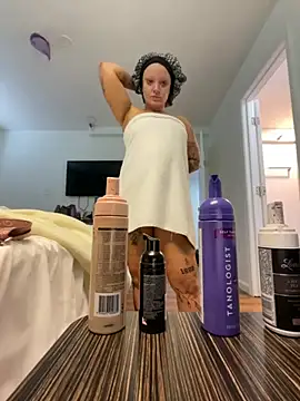 Snapshot of tatted-bitty chatting on 10/03/25, 05:10 tatted-bitty online show from 10/03/25, 05:10