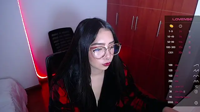 Snapshot of megan_bluee23 chatting on 02/13/25, 02:20 megan bluee23 online show from 02/13/25, 02:20