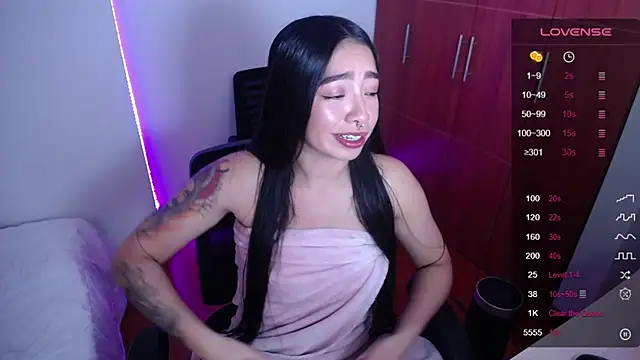 Snapshot of megan_bluee23 chatting on 02/19/25, 03:16 megan bluee23 online show from 02/19/25, 03:16