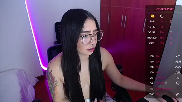 Snapshot of megan_bluee23 chatting on 03/14/25, 02:30 megan bluee23 online show from 03/14/25, 02:30