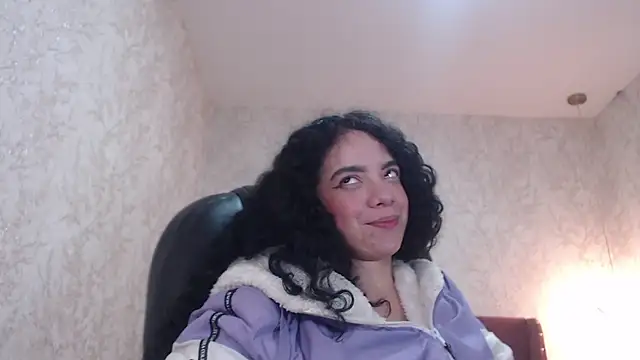 EmmaCowperr online show from 01/07/25, 12:41