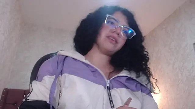 EmmaCowperr online show from 01/08/25, 06:52