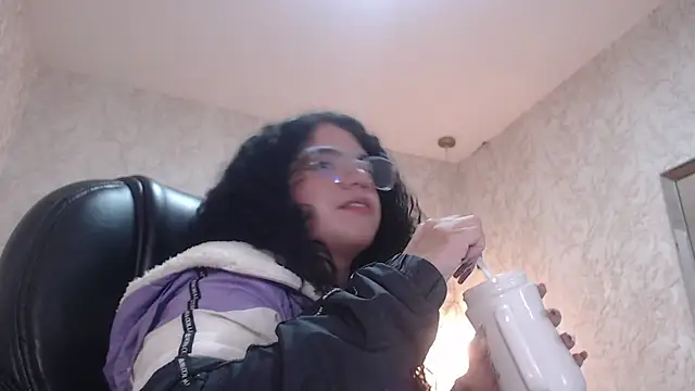 EmmaCowperr online show from 01/09/25, 10:41