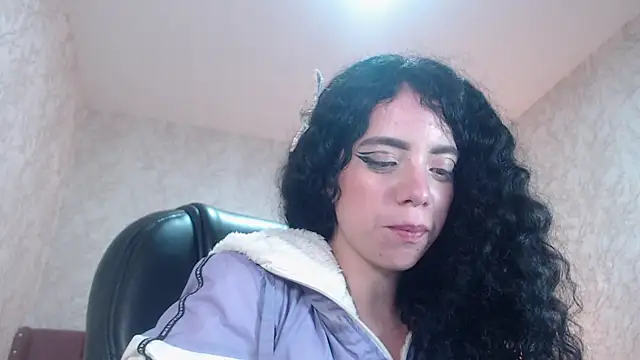 EmmaCowperr online show from 01/12/25, 12:55