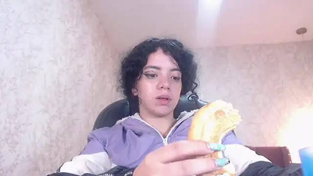 EmmaCowperr online show from 01/13/25, 05:23