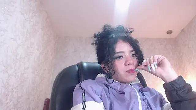 EmmaCowperr online show from 01/13/25, 11:30