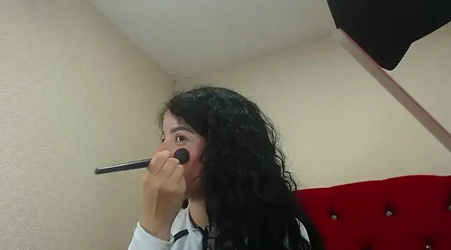 EmmaCowperr online show from 02/05/25, 12:27