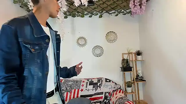 oliverhot2005 online show from 11/05/25, 09:59