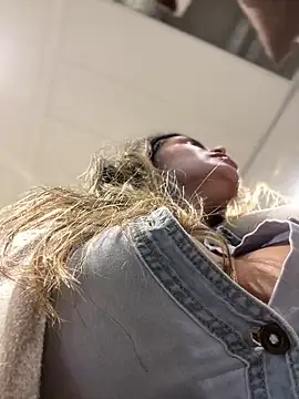 melanny10 online show from 12/10/24, 01:11