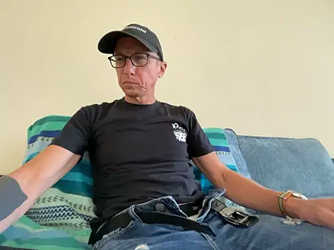 mouser21212 online show from 10/19/25, 06:30