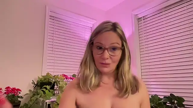Snapshot of Milf_Goddess chatting on 05/14/26, 07:48 Milf Goddess online show from 05/14/26, 07:48