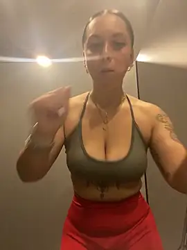 Luccreccia  online show from 12/19/25, 02:46