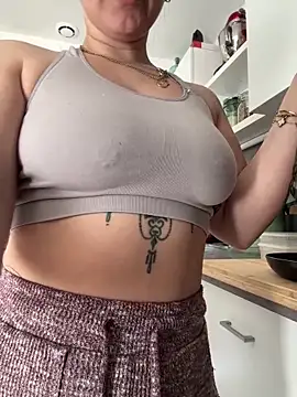 Luccreccia  online show from 03/23/26, 11:03