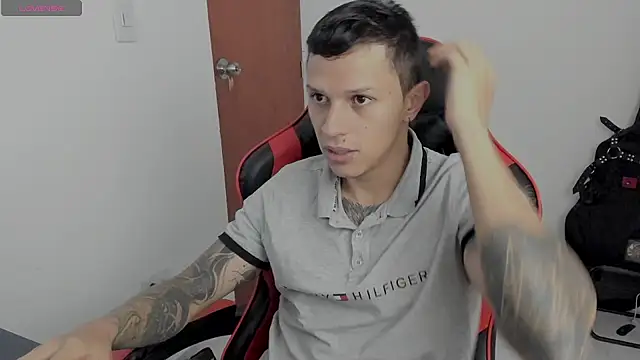 Snapshot of davebrow chatting on 10/18/25, 11:11 davebrow online show from 10/18/25, 11:11