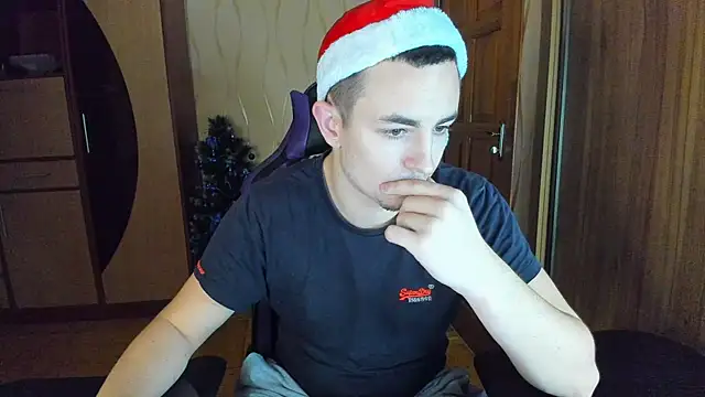 Snapshot of bigmark033 chatting on 12/23/24, 01:45 bigmark033 online show from 12/23/24, 01:45