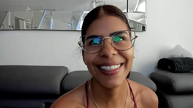 Snapshot of karlina_charlotte1 chatting on 03/21/25, 01:01 karlina charlotte1 online show from 03/21/25, 01:01