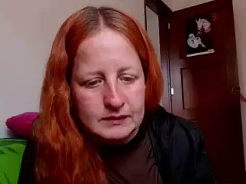 ViioletaMora online show from 10/28/25, 06:43