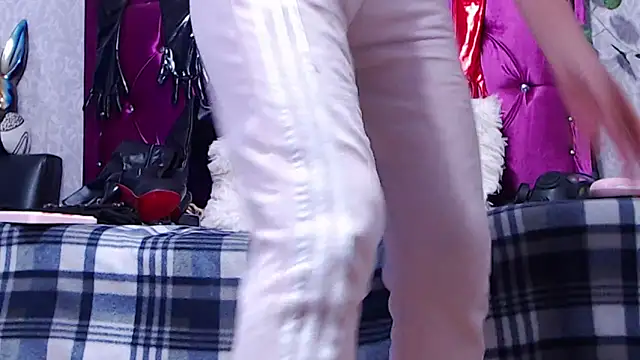 AyshaScott online show from 02/04/25, 12:55