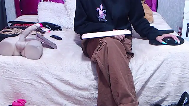 AyshaScott online show from 04/15/26, 02:13