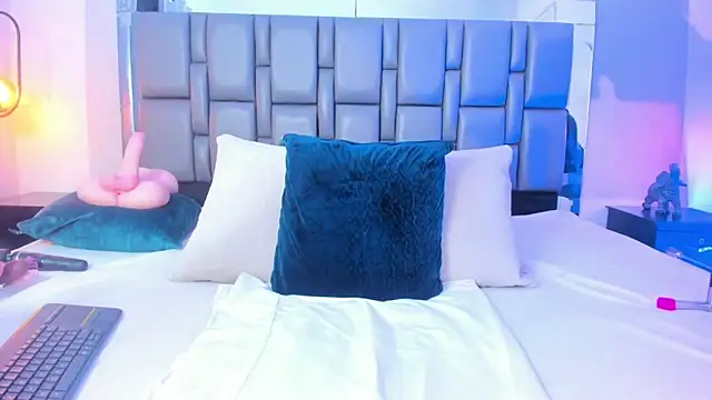 Emily Gil1 online show from 01/31/25, 02:07