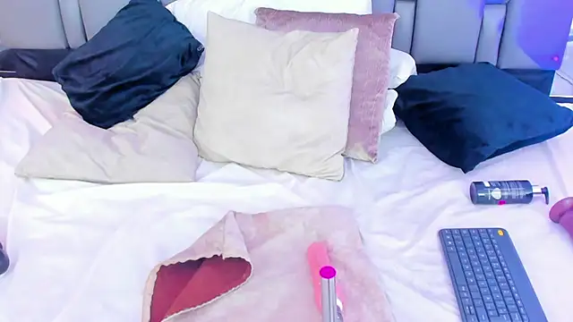 Emily Gil1 online show from 02/06/25, 07:51