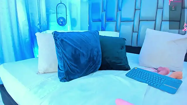 Emily Gil1 online show from 09/26/25, 01:48