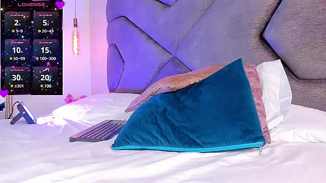 AilishBenson online show from 02/19/25, 10:42