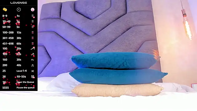 AilishBenson online show from 10/30/25, 08:42