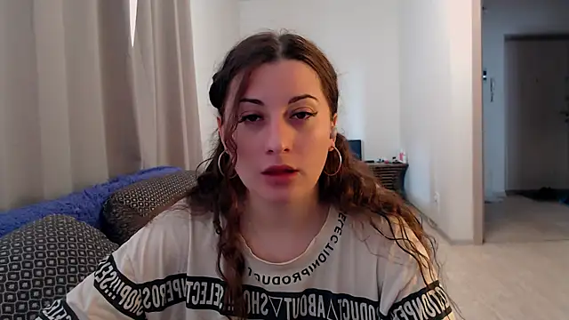 Snapshot of Helen_Adams_ chatting on 06/24/26, 05:17 Helen Adams online show from 06/24/26, 05:17