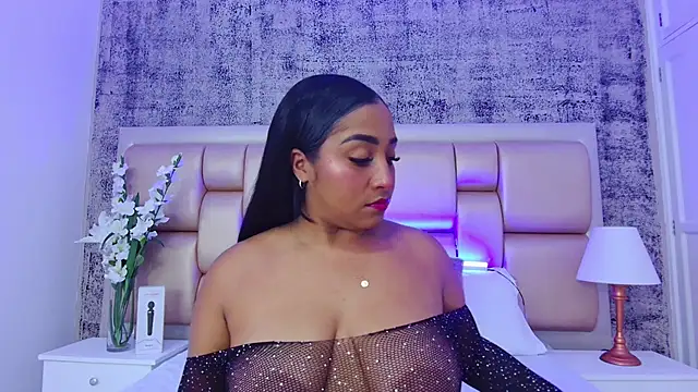 KateVenegas online show from 01/26/25, 02:52