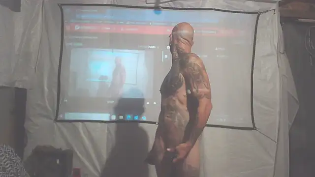 Snapshot of Smurfschmidt chatting on 11/02/25, 04:15 Smurfschmidt online show from 11/02/25, 04:15