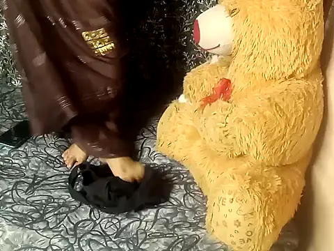 shuhana  online show from 02/28/25, 01:15