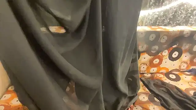 shuhana  online show from 11/13/25, 01:04