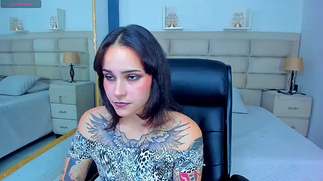 AnnyThompson  online show from 10/04/25, 09:24