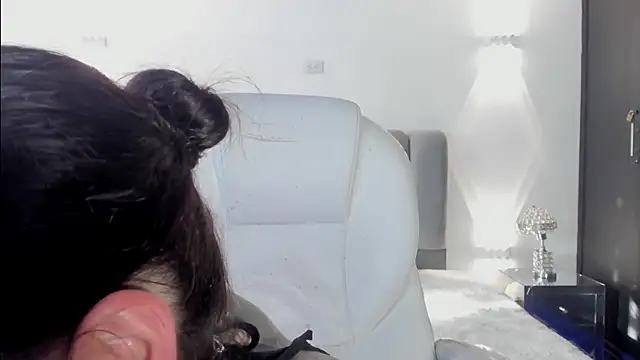 AnnyThompson  online show from 02/12/26, 10:05