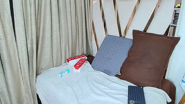 Zoe Curvy online show from 09/19/25, 12:28