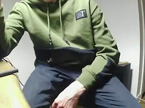 Snapshot of L0cKyseven77 chatting on 01/25/25, 08:42 L0cKyseven77 online show from 01/25/25, 08:42