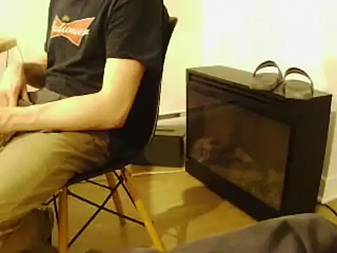 Snapshot of L0cKyseven77 chatting on 02/10/25, 12:41 L0cKyseven77 online show from 02/10/25, 12:41