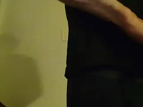 Snapshot of L0cKyseven77 chatting on 02/11/25, 12:49 L0cKyseven77 online show from 02/11/25, 12:49