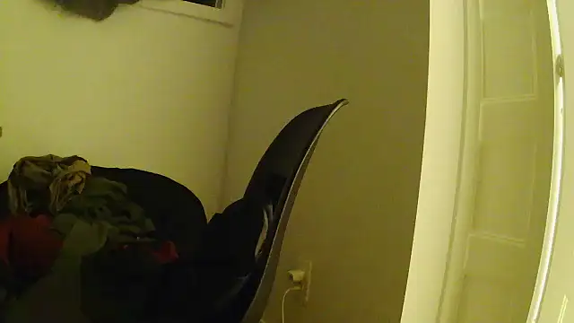 Snapshot of L0cKyseven77 chatting on 10/16/25, 12:33 L0cKyseven77 online show from 10/16/25, 12:33