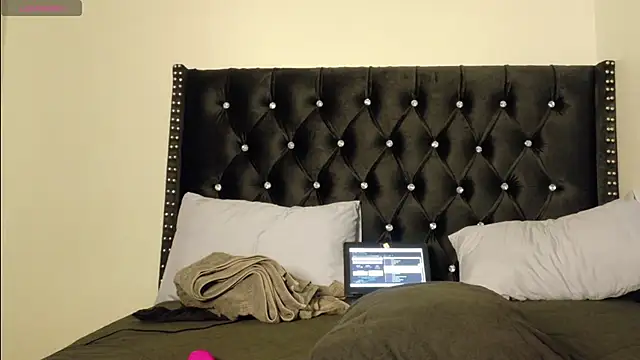 online bestie online show from 11/10/25, 07:07