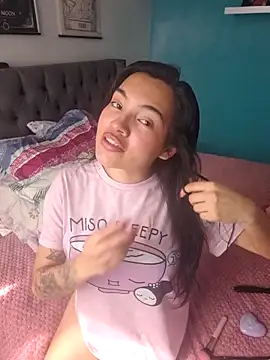 lauvelez   online show from 02/04/26, 02:34