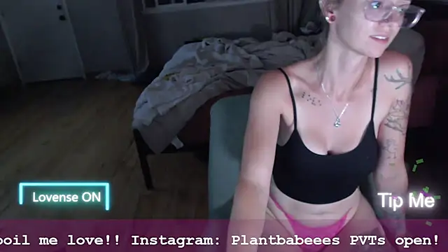Snapshot of Plantbabeee chatting on 07/13/26, 04:26 Plantbabeee online show from 07/13/26, 04:26