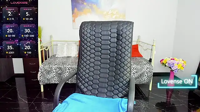 Julia Dean online show from 11/28/25, 01:14