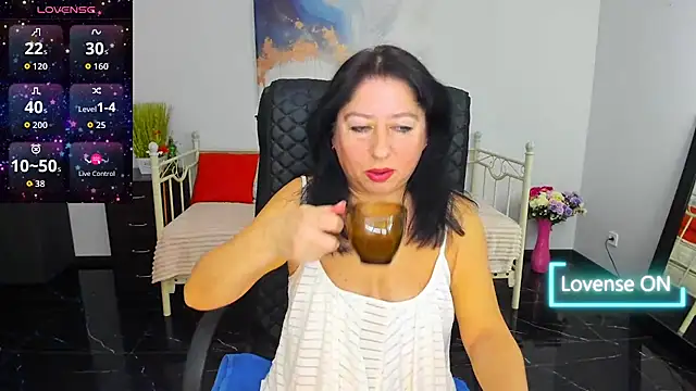 Snapshot of Julia_Dean chatting on 02/19/26, 01:29 Julia Dean online show from 02/19/26, 01:29